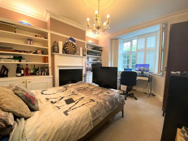 House for rent in Summerstown, Greater London