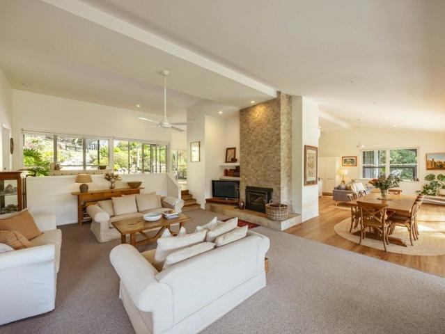 Cottage for sale in Tallebudgera Valley, Gold Coast City