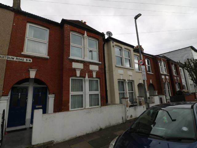 House for rent in Summerstown, Greater London
