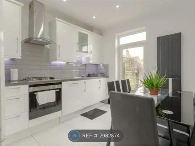 House for rent in Summerstown, Greater London