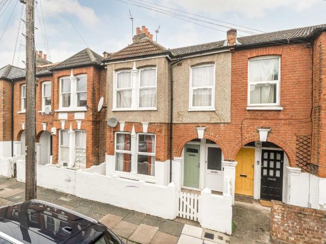 House for rent in Summerstown, Greater London
