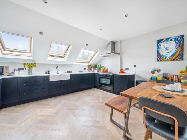 Apartment for rent in Battersea, Greater London