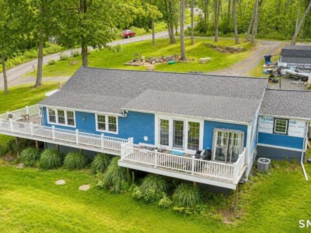 House for sale in Beseck Lake, Middlefield