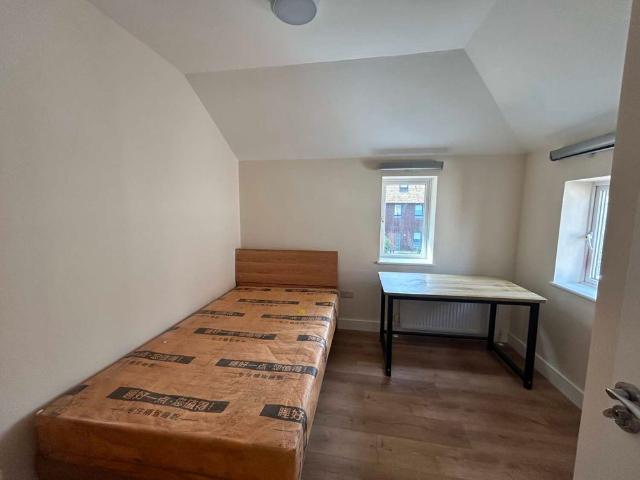 Room for rent in Horn Park, Greater London