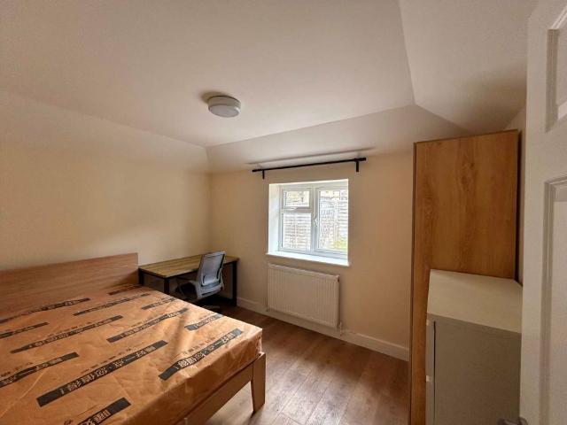 Room for rent in Horn Park, Greater London