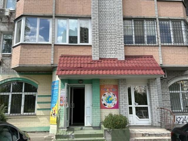 Коммерческая недвижимость продажа в 8-й мікрорайон, Київ