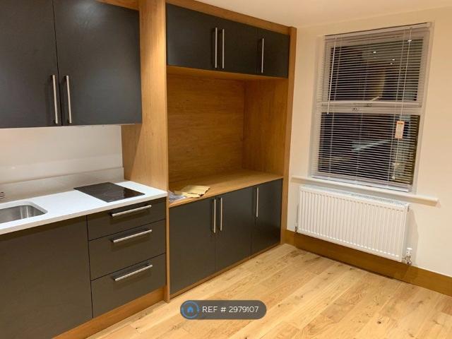 Studio for rent in Kilburn, Greater London