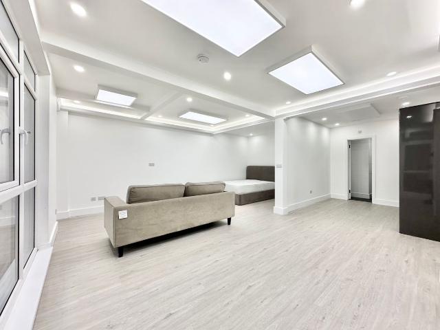 Studio for rent in Brondesbury, Greater London