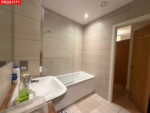 Studio for rent in Swallow, Buckinghamshire