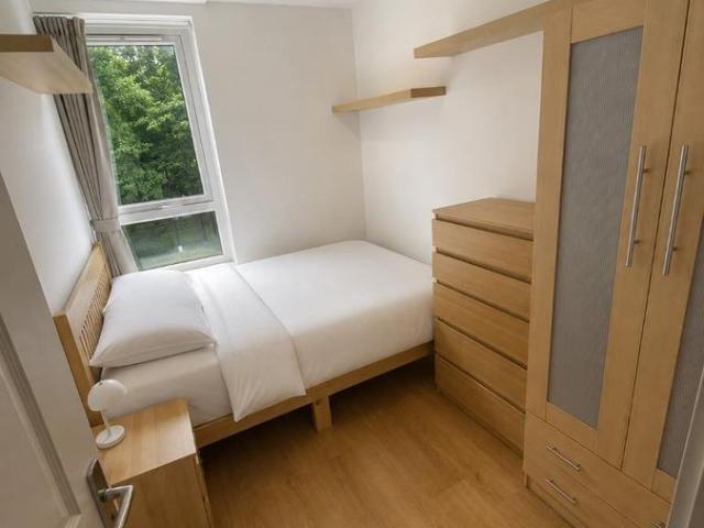 Room for rent in Poplar Grove, Greater London