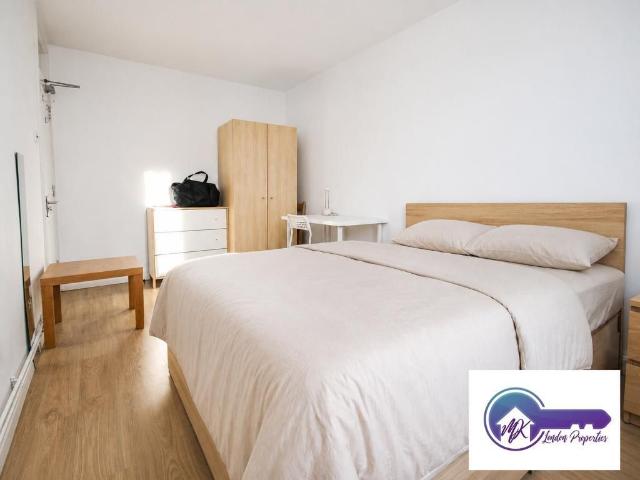 Room for rent in Poplar Grove, Greater London