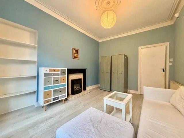 Apartment for rent in Thornwood, Glasgow
