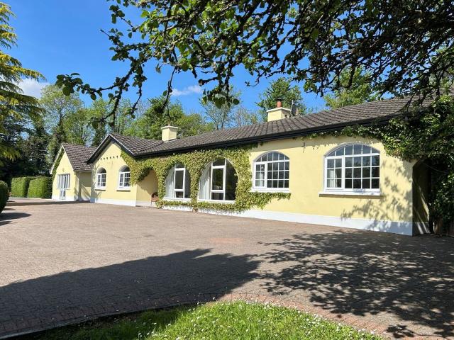 Bungalow for sale in Roosky