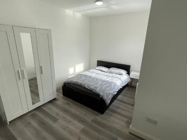 Room for rent in Seven Kings, Greater London