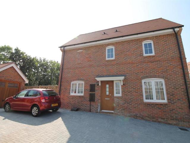 House for rent in Kilnwood Vale, Horsham