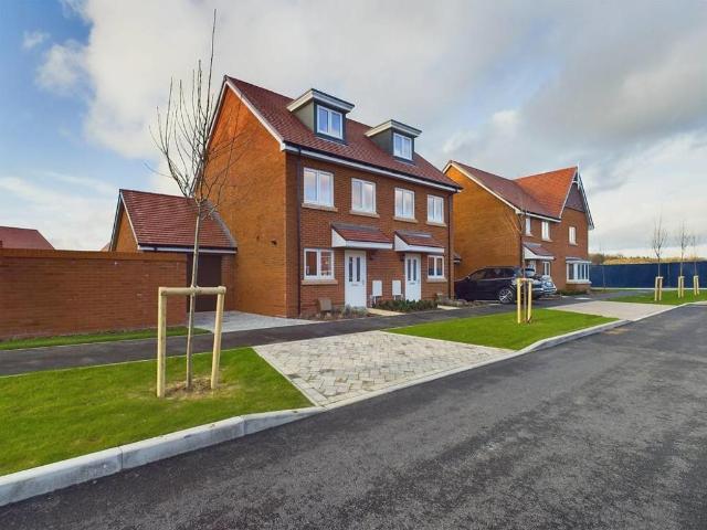 House for rent in Kilnwood Vale, Horsham