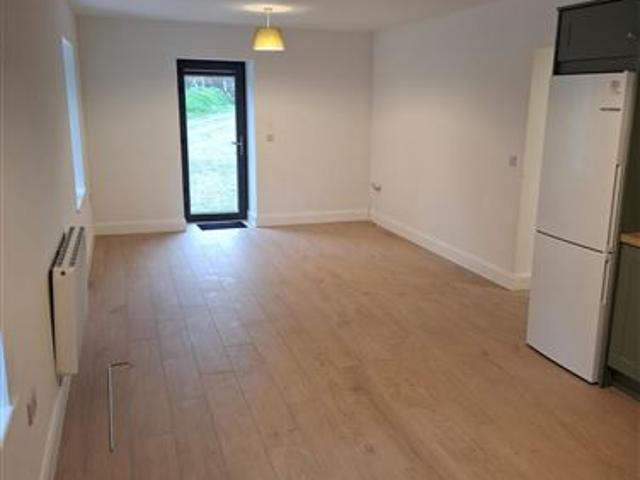 Detached House to rent in Cork