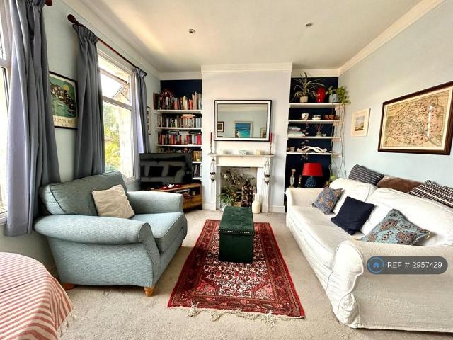 House for rent in Earlsfield, Greater London