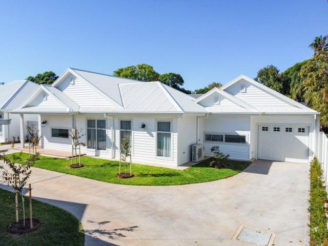 Townhouse for sale in Swan Hill, Victoria