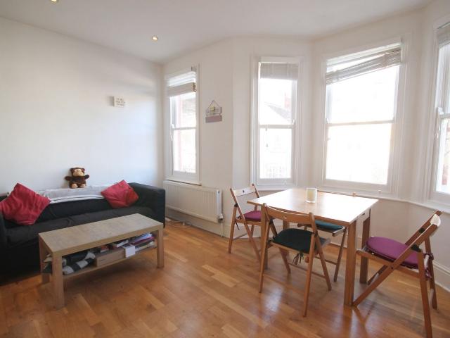 Apartment for rent in The Gardens, Greater London