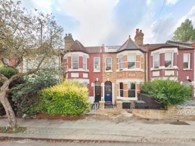 Apartment for rent in The Gardens, Greater London