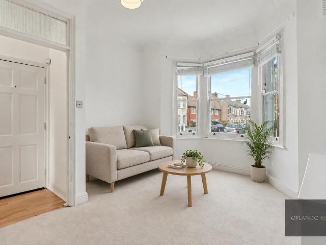 Apartment for rent in Stockwell, Greater London
