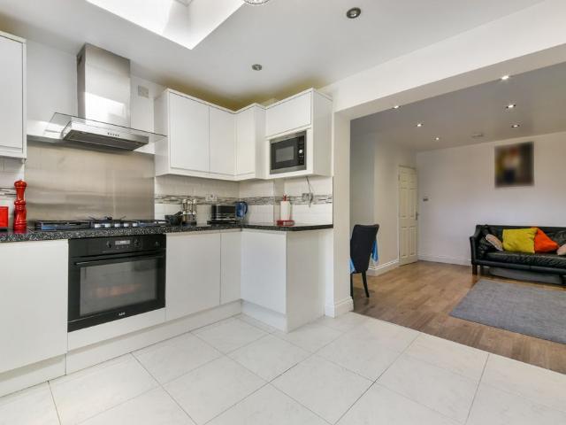 Apartment for rent in London Borough of Croydon, Thornton Heath