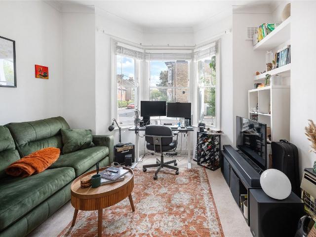 Apartment for rent in Stockwell, Greater London