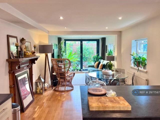 Apartment for rent in Stockwell, Greater London