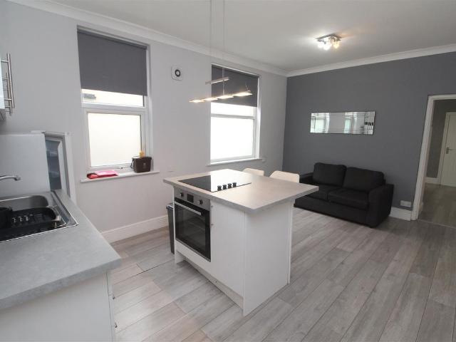 Apartment for rent in Penylan, Falcon Lodge