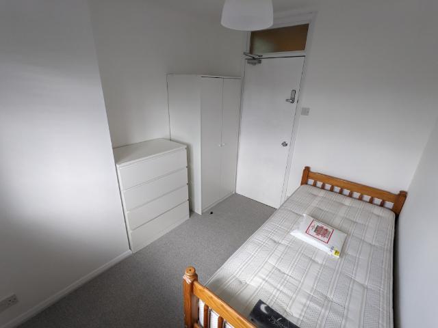 Room for rent in Fole, Surrey