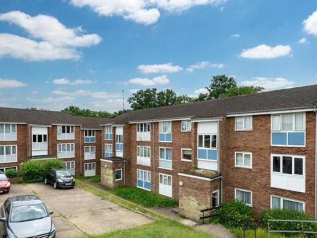 House for sale in Woodhall Farm, Pouchen End