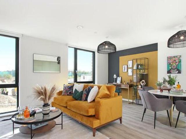 House for sale in Luton