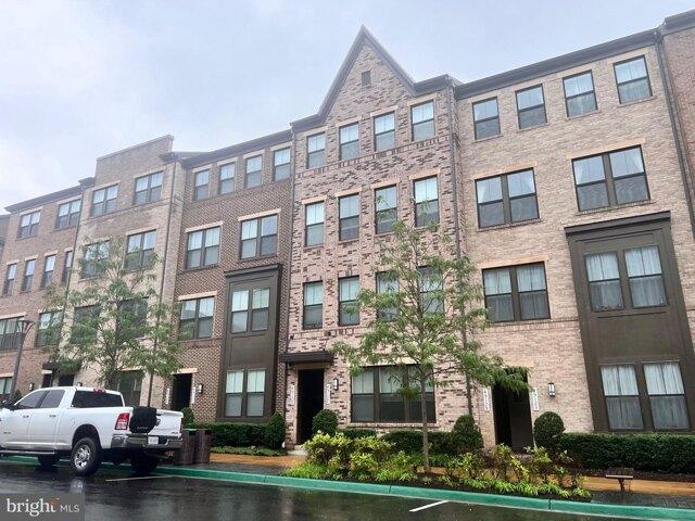 Condo for sale in Sterling