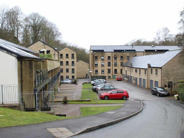 Apartment for rent in Chisworth, Charlesworth