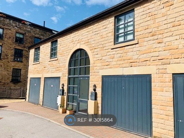 Apartment for rent in Chisworth, Charlesworth