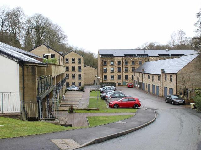 Apartment for rent in Chisworth, Charlesworth