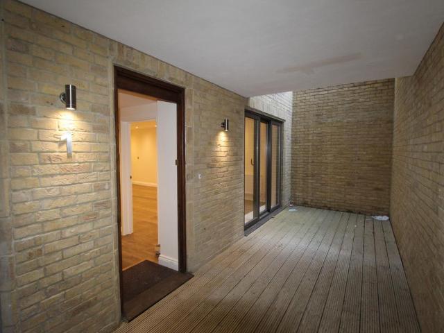 Apartment for rent in Limehouse, Greater London