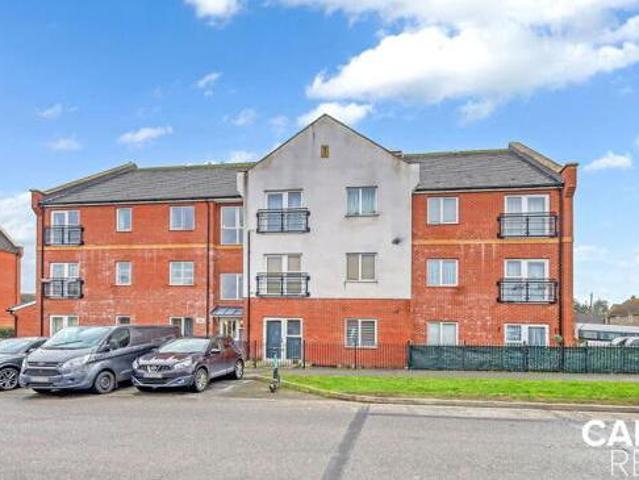 House for sale in Laindon, Essex