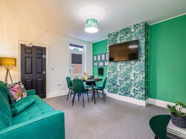 Room for rent in Chilvers Coton, Camp Hill