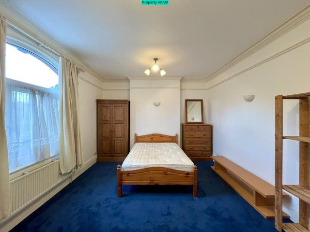 House for rent in London Borough of Ealing, Greater London