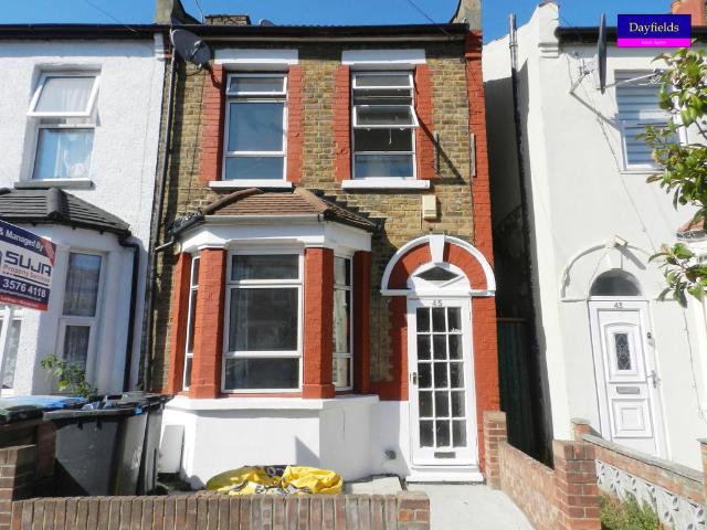 House for rent in Ponders End, Greater London