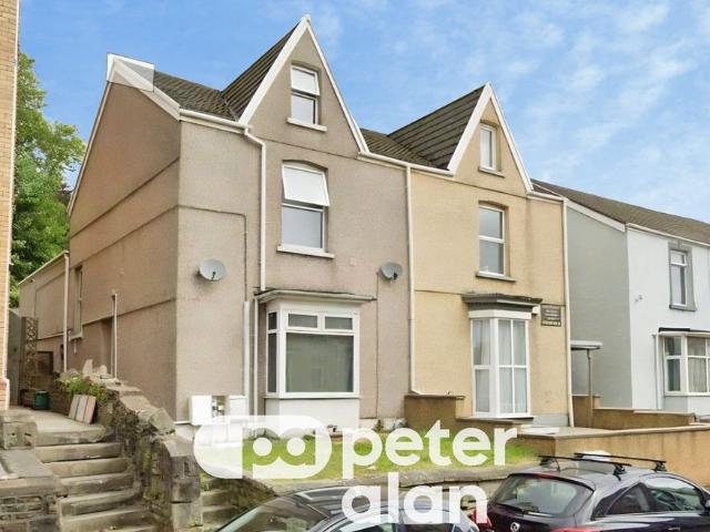 Apartment for rent in Nangreaves, Wales