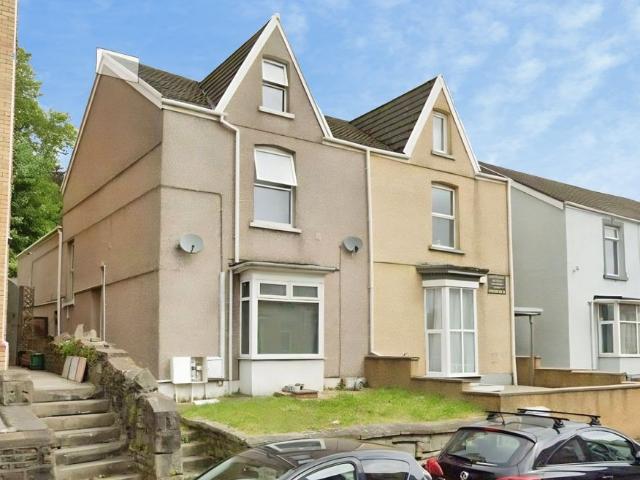 Apartment for rent in Nangreaves, Wales