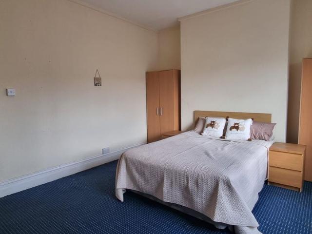 Room for rent in Nangreaves, Wales