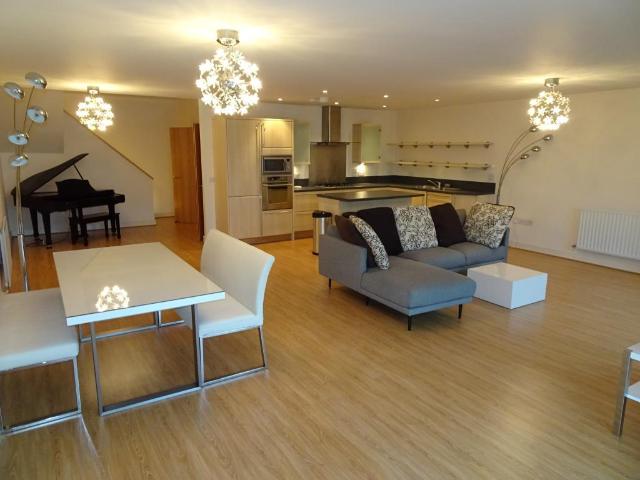 Room for rent in Park Central, Birmingham