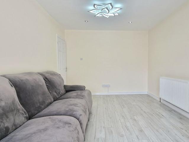 Apartment for rent in Holywell Estate, North Watford