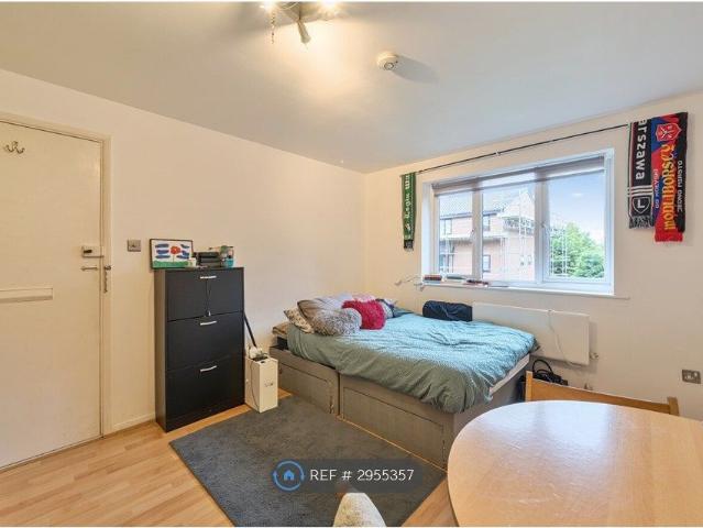 Studio for rent in Holywell Estate, North Watford