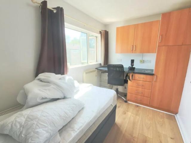 Room for rent in Dulcote, Bath And North East Somerset