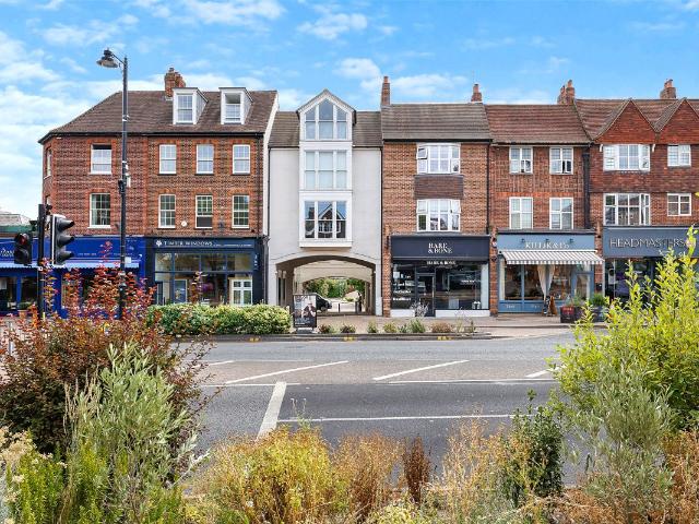 Studio for rent in Esher, Elmbridge